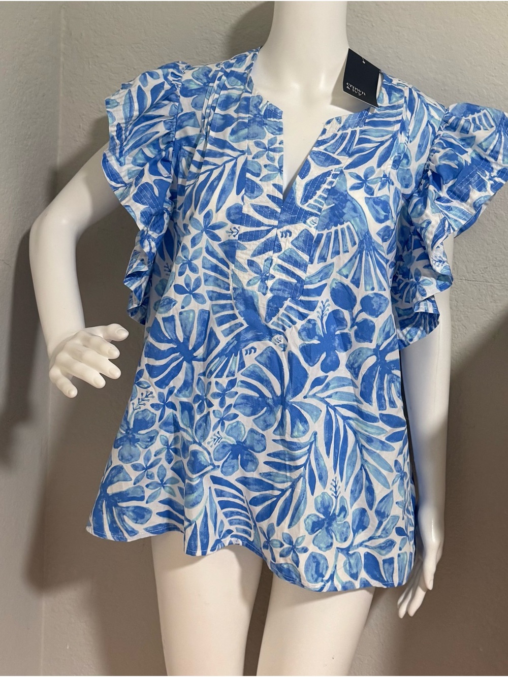 crown & ivy Blue White Floral Ruffle Sleeve blouse - Picture 1 of 8